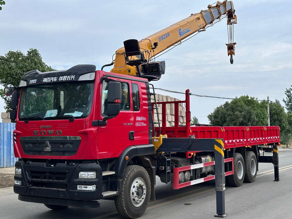 Sinotruk Howo XCMG 14-ton 5-section boom truck crane - View 4 - SHENBAI Auto