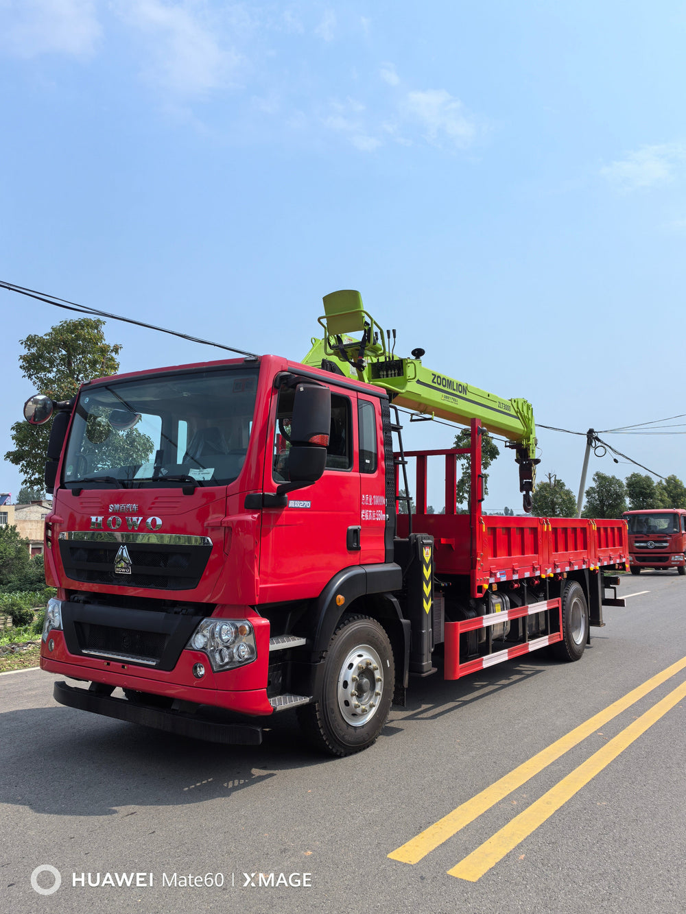 Sinotruk Howo Zoomlion 8-ton 5-section boom truck crane - View 2 - SHENBAI Auto