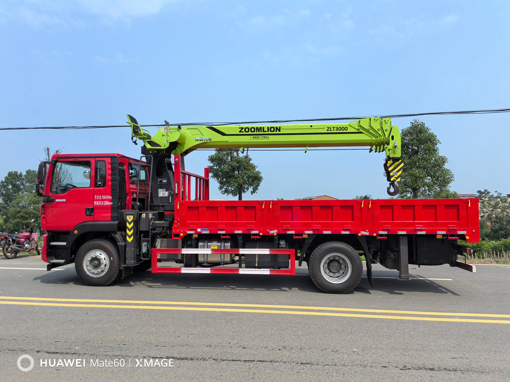 Sinotruk Howo Zoomlion 8-ton 5-section boom truck crane - View 4 - SHENBAI Auto