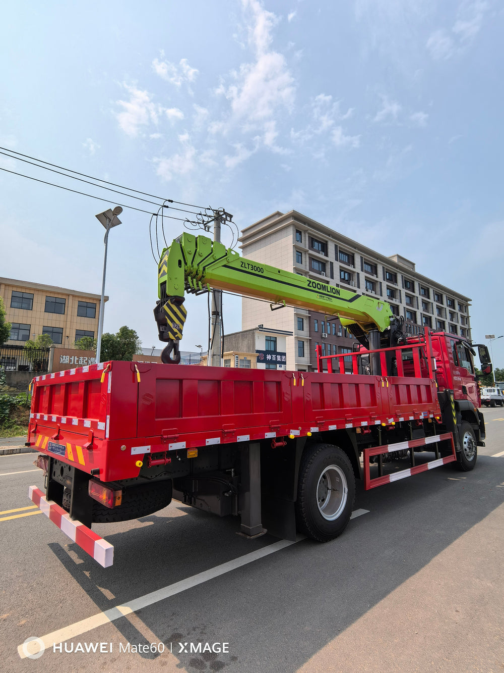 Sinotruk Howo Zoomlion 8-ton 5-section boom truck crane - View 6 - SHENBAI Auto