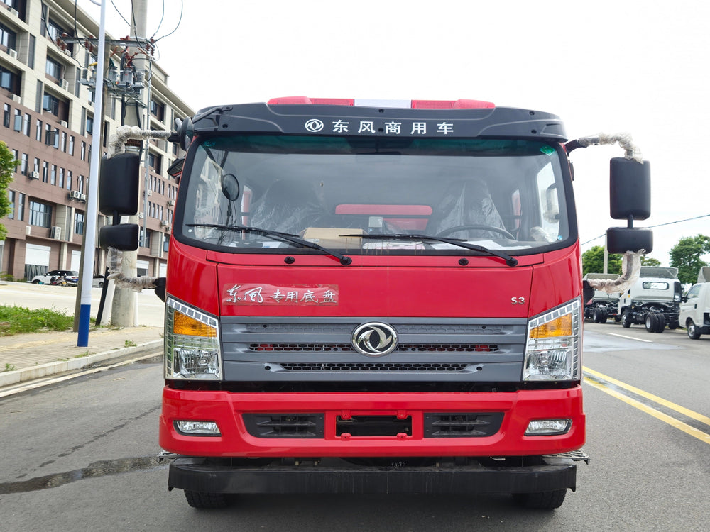 Dongfeng 4WD 5-cubic-meter water tanker fire truck