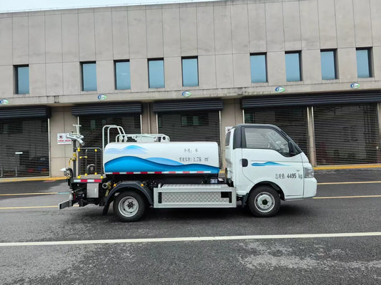 4.5T EV Water Sprinkler Truck - View 2 - SHENBAI Auto