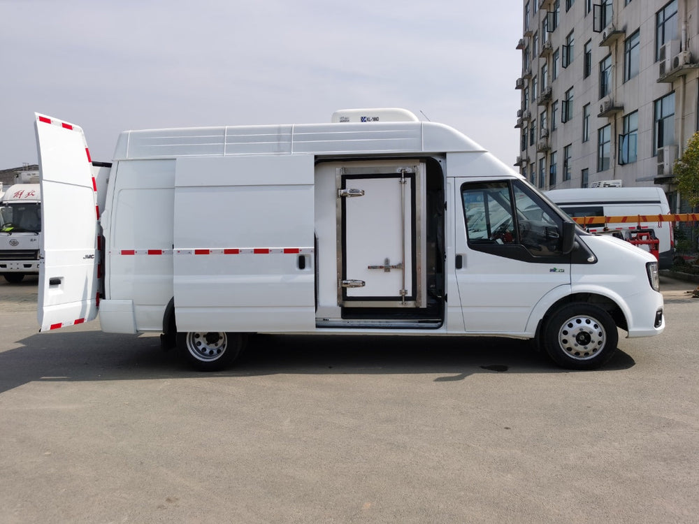 Jiangling long-wheelbase high-roof refrigerated van