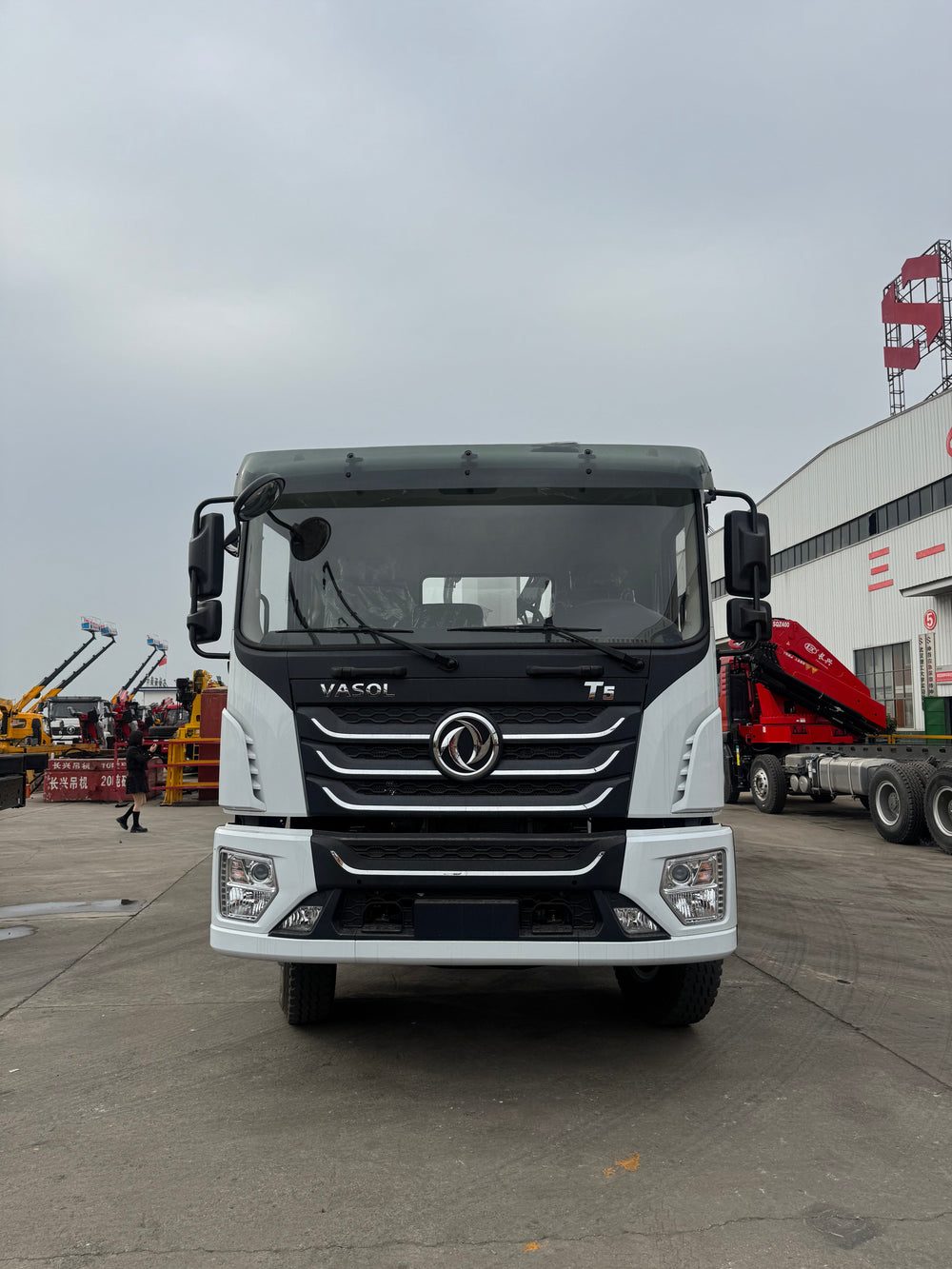 Dengfeng 8T truck-mounted crane