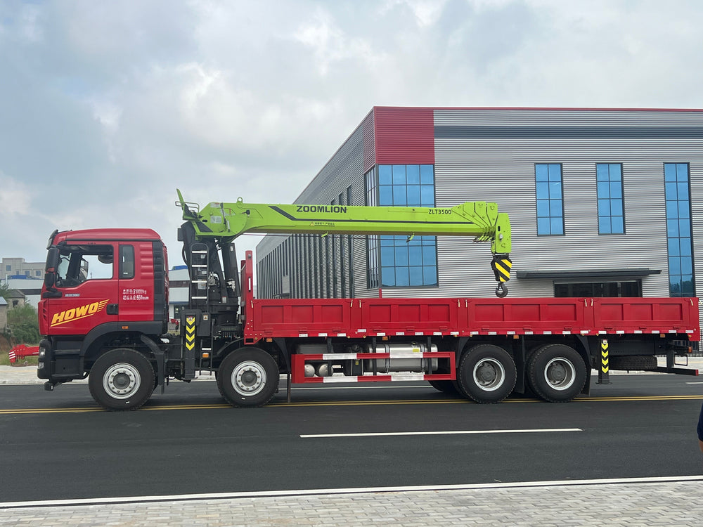 Howo 8x4, Weichai 8T, 380 HP, Zoomlion 14-ton truck-mounted crane