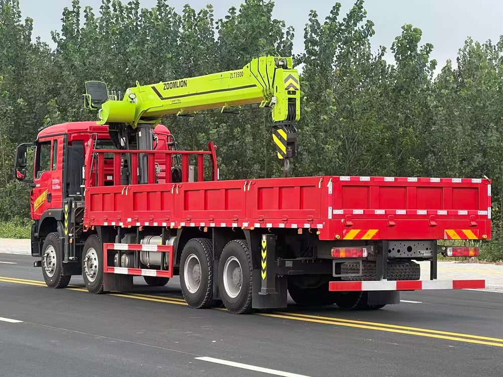 Howo 8x4, Weichai 8T, 380 HP, Zoomlion 14-ton truck-mounted crane