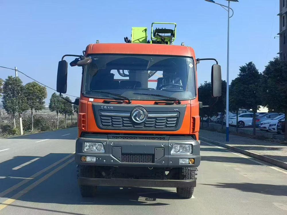 Shenbai Tianjin 6x4 truck with a 12-ton, five-section Zoomlion crane
