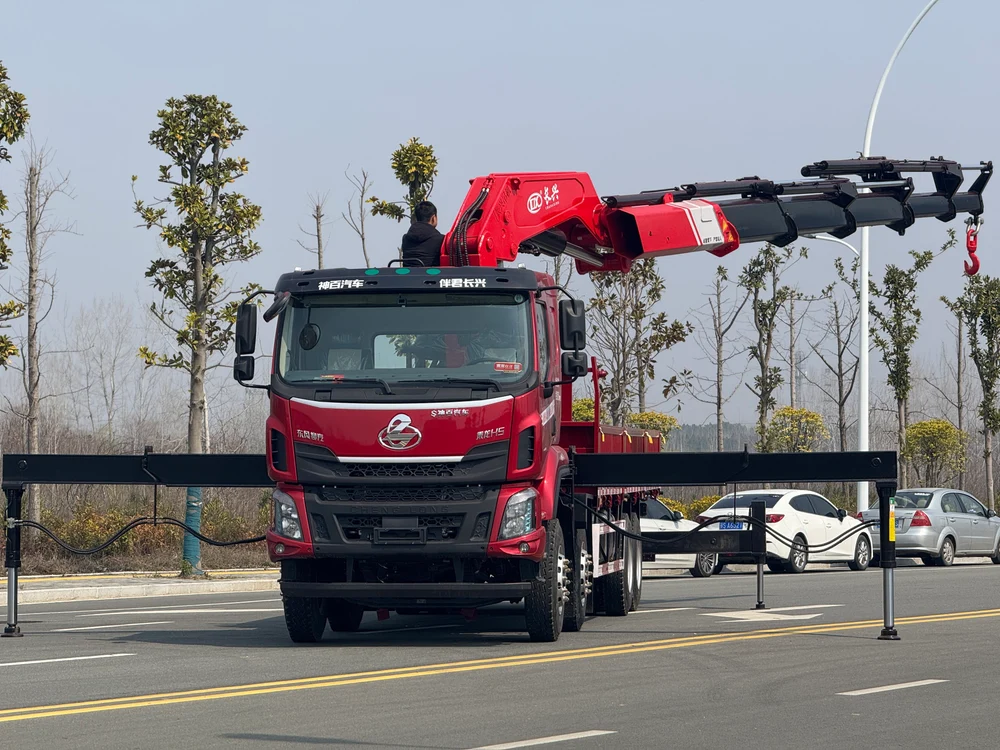 Dongfeng Liuzhou Motor 25 Ton Folding Boom Truck Crane (Changxing Crane) - View 5 - SHENBAI Auto