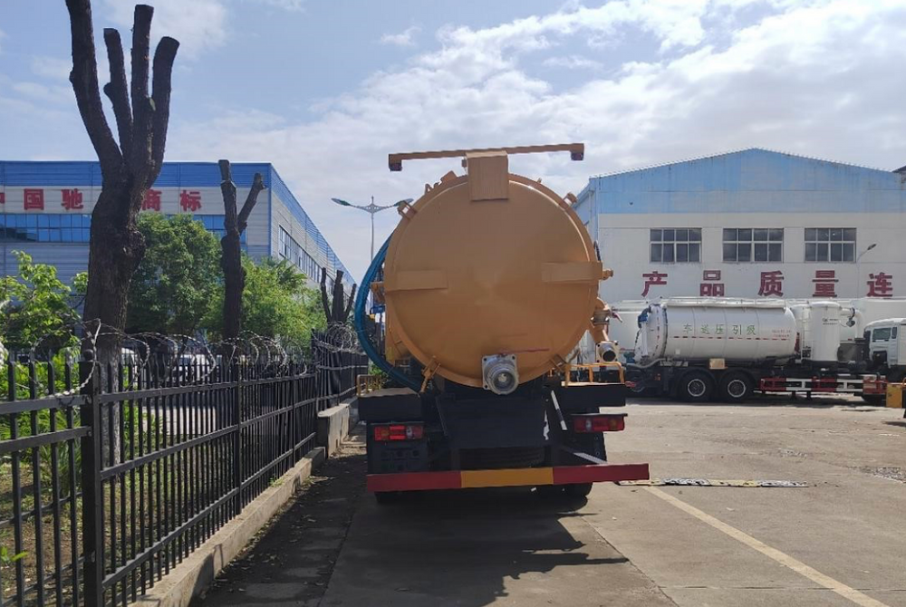 Dongfeng 20 m³ Sewage Truck - View 3 - SHENBAI Auto