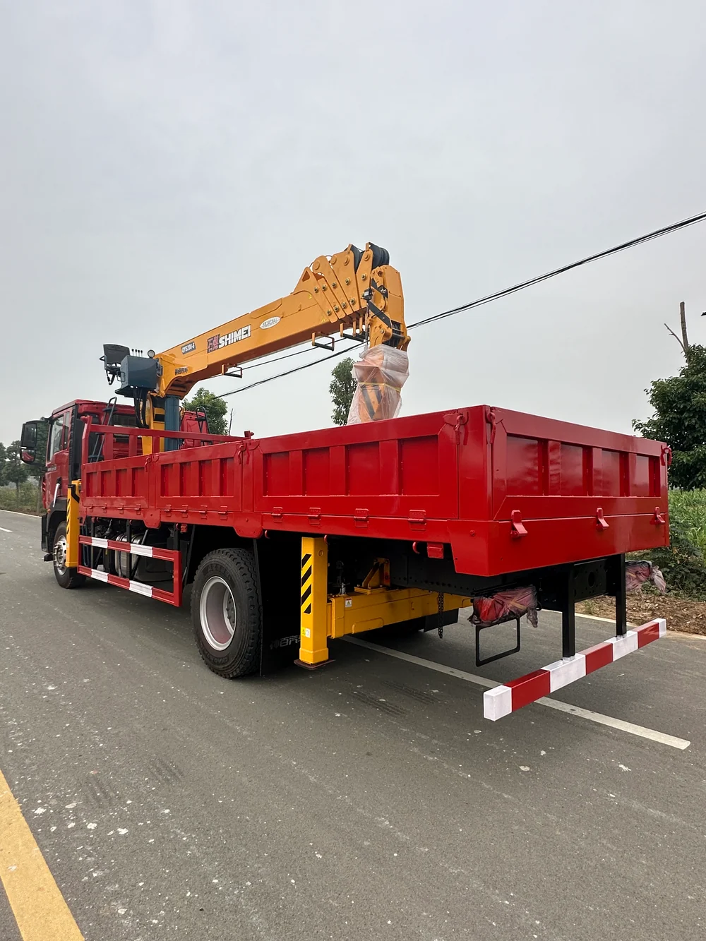 Howo 4×2 Shimei 8-ton 6-section Boom Truck Mounted Crane - View 3 - SHENBAI Auto
