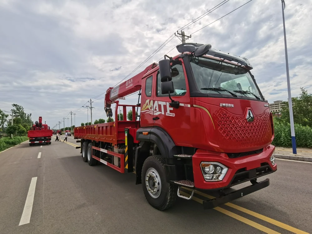 Howo Changxing 12-ton 5-section Boom Truck Mounted Crane - View 3 - SHENBAI Auto