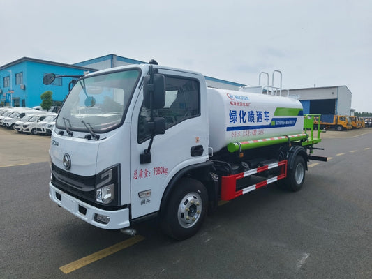 شاحنة رش المياه DongFeng سعة 5 متر مكعب