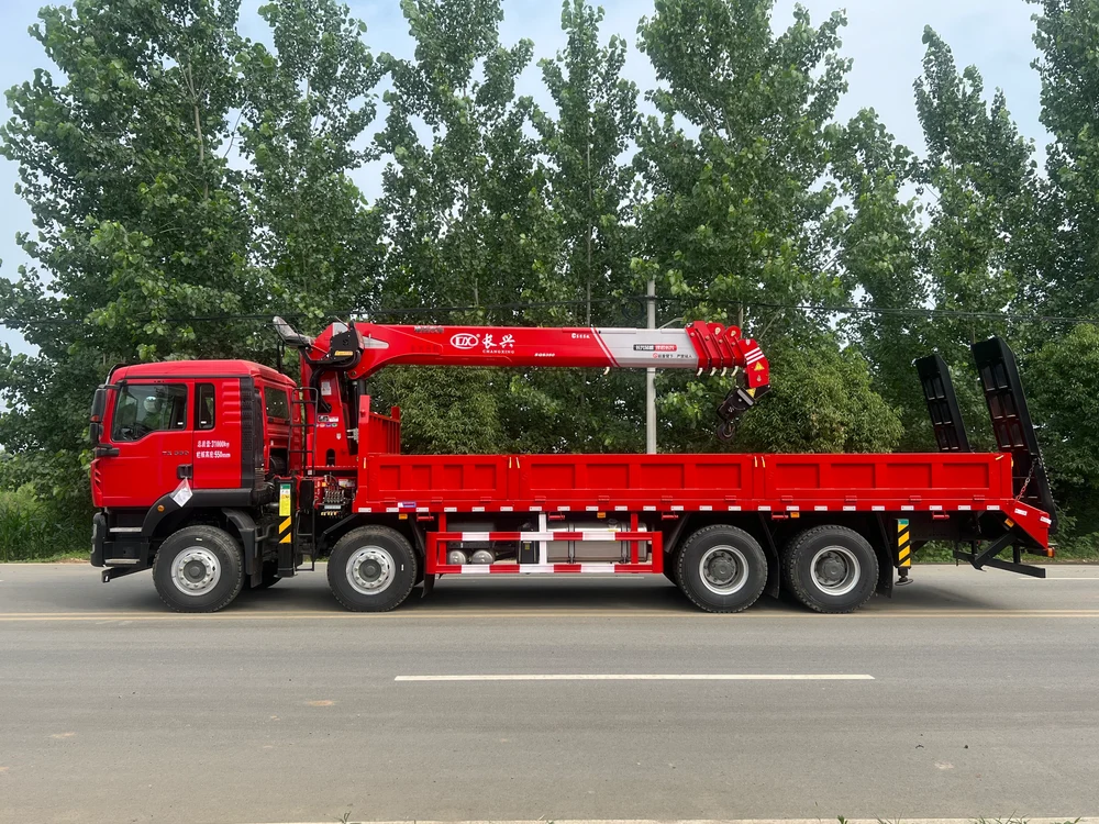 HOWO 8×4 Weichai 350HP - Changxing 14 Ton 5-Section truck mounted crane with Ladder - View 3 - SHENBAI Auto