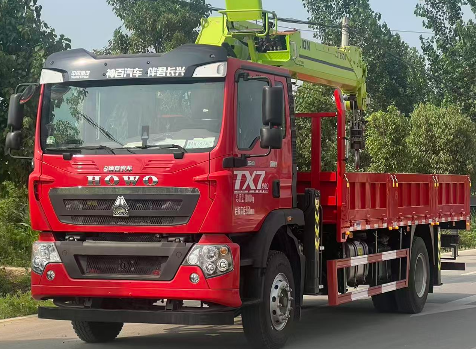 HOWO Single Axle 240HP + Zoomlion 10Ton 5-Section Boom Crane