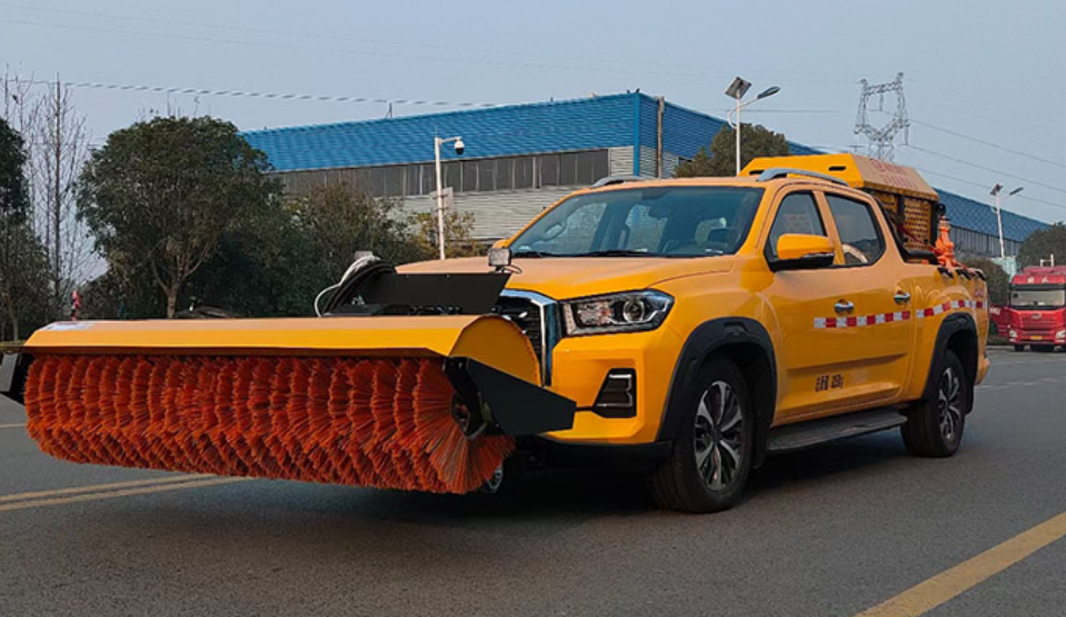 SAIC MAXUS Pickup Chassis Multi-function Snow Removal Vehicle | Snow Plow, Snow Brush & Deicer Spreader