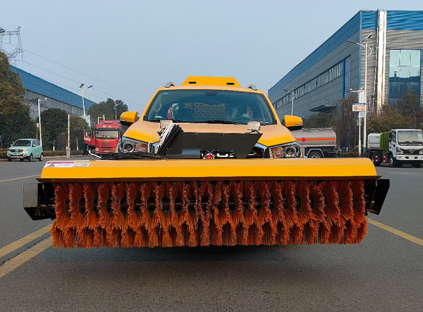 SAIC MAXUS Pickup Chassis Multi-function Snow Removal Vehicle | Snow Plow, Snow Brush & Deicer Spreader