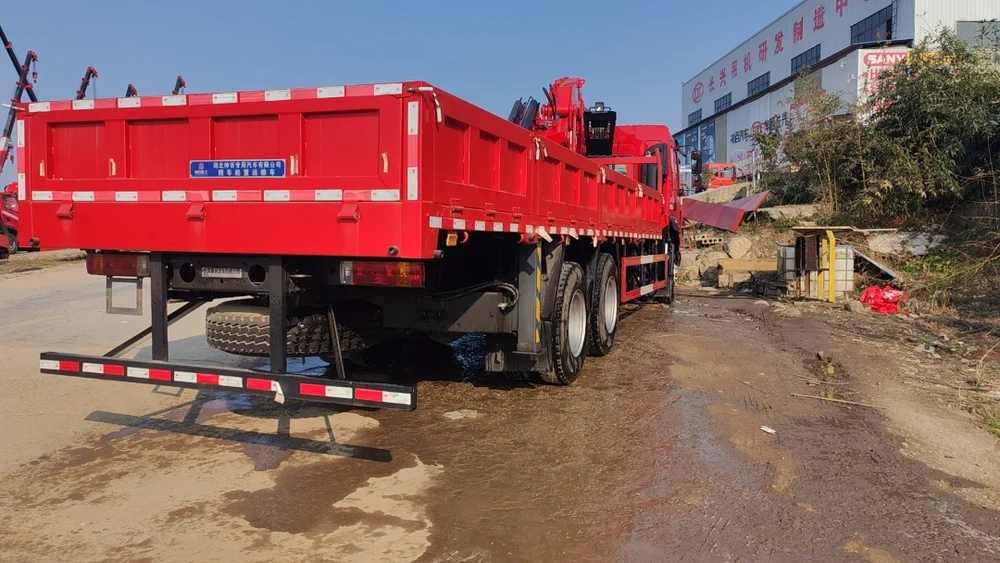 Dongfeng Liuzhou Motor H5 Changxing 10 Ton Folding Arm Truck Crane - View 2 - SHENBAI Auto