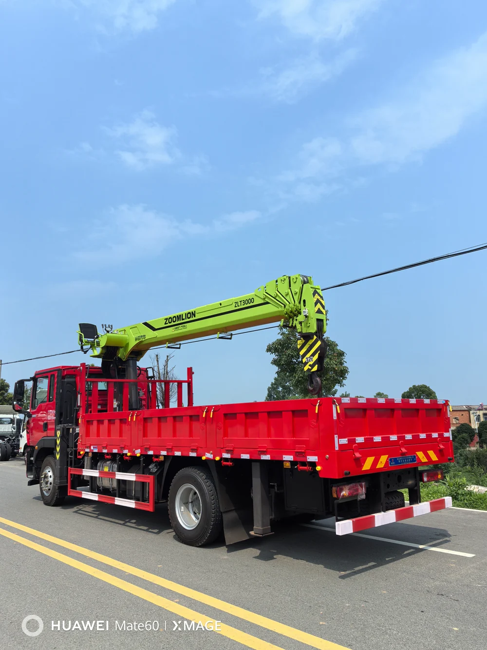 HOWO Zoomlion 8-ton 5-section Boom Truck mounted Crane - View 4 - SHENBAI Auto