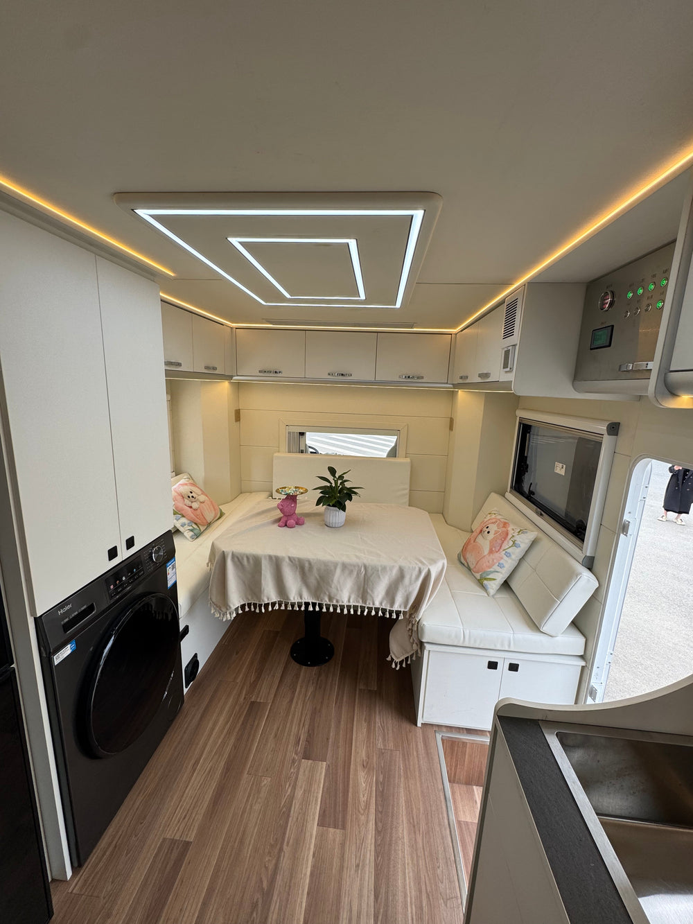 Chengli Yashutte HOWO Commander Mid-Ring Pop-Up Roof RV - View 5 - SHENBAI Auto
